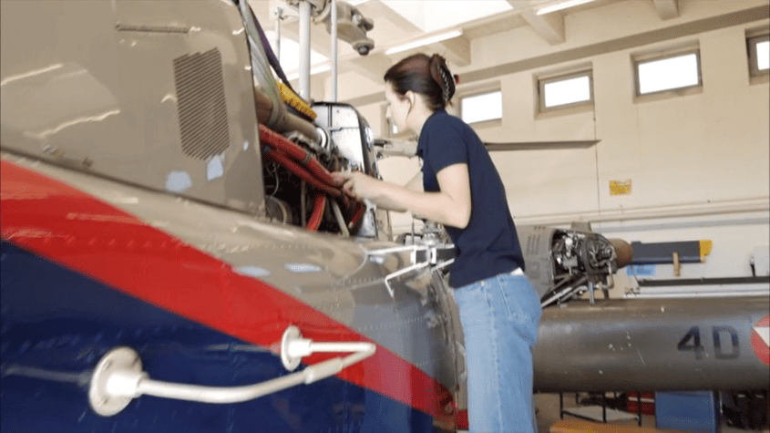 Berufsinfo-Video - AMS Video:  Luftfahrzeugtechniker*in - Schulische Ausbildung