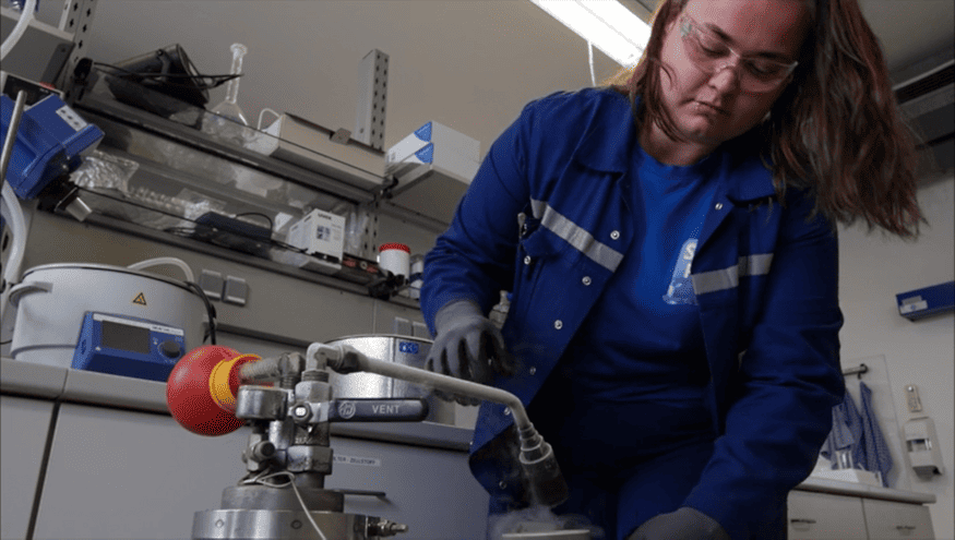 Berufsinfo-Video - AMS Video:  Labortechniker*in