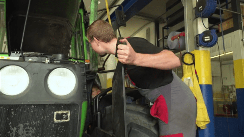 Berufsinfo-Video - WK Kärnten: Deine Lehre. Deine Karriere: Werde Land- und BaumaschinentechnikerIn - Landmaschinen!