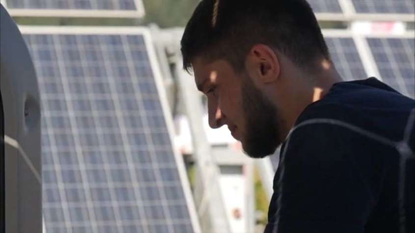 Berufsinfo-Video - AMS Video: Elektrotechniker*in - Anlagen- und Betriebstechnik