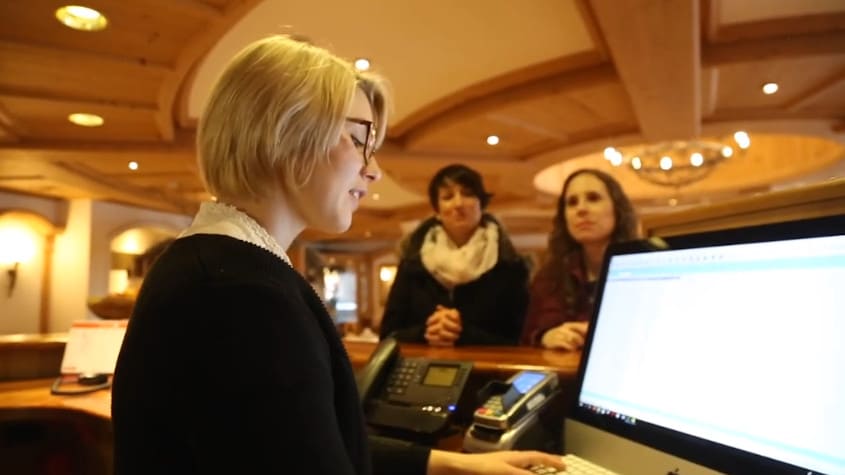 Berufsinfo-Video - berufsreise.at präsentiert: Lehrlingsportrait Hotel- und Gastgewerbeassistent*in