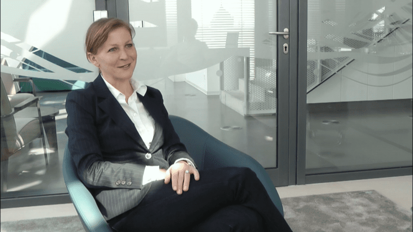 Berufsinfo-Video - Eisenbahnsystemtechnik: FEMtech Expertinneninterview mit Ruth Hierzer